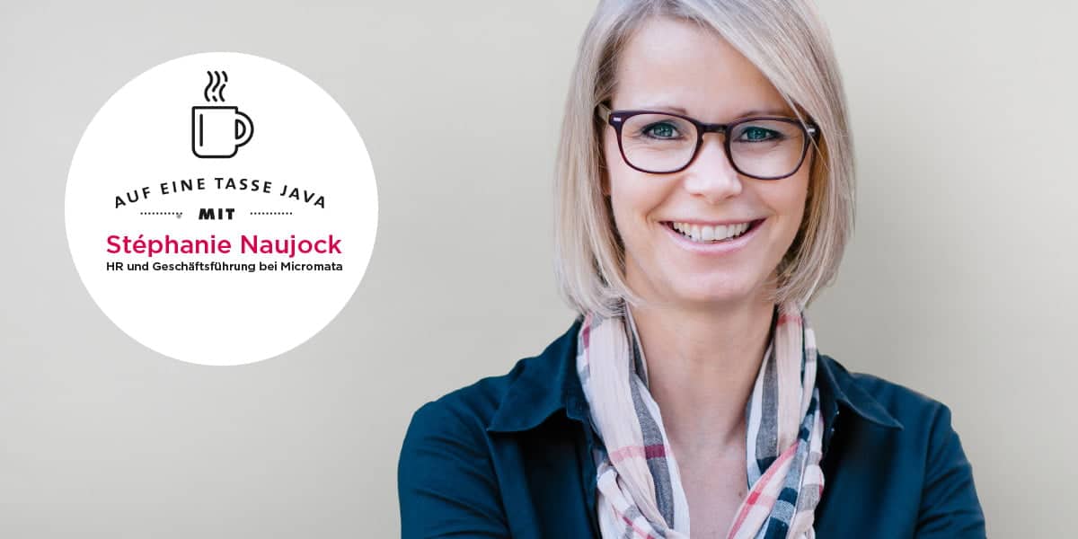 Banner auf eine Tasse Java mit Stephanie Naujock