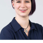 Banner auf eine Tasse Java mit Softwareentwicklerin Anna Klingauf