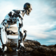 KI Roboter kniet in der Natur