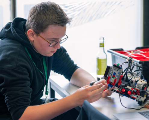 Tüfteln und basteln bei der RoboCup-Quali 2024 in Kassel