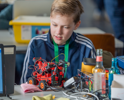 Tüfteln und basteln bei der RoboCup-Quali 2024 in Kassel