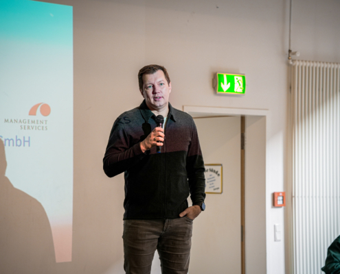 Micromata-Geschäftsführer Alexander Podlich spricht Grußwort beim Tag der Mathematik 2025 am Lichtenberg-Gymnasium Kassel