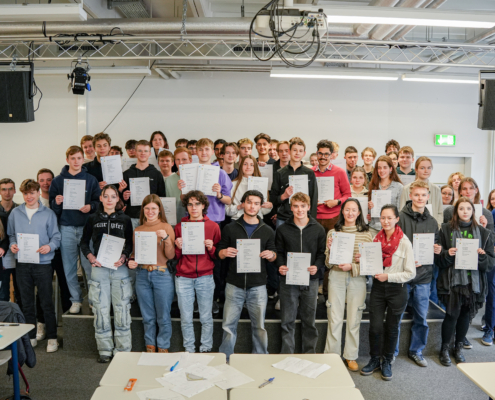 Gruppenfoto vom Tag der Mathematik 2025 am Lichtenberg-Gymnasium Kassel