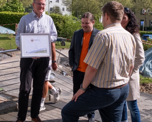 Gruppenbild von der Verleihung der ADFC-Urkunde als "Fahrradfreundlicher Arbeitgeber Gold" an Micromata