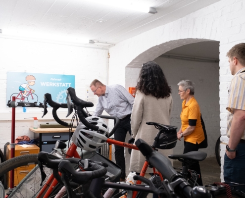 Besuch im Micromata-Fahrradkeller vom ADFC und den Radbeauftragten aus Stadt und Landkreis Kassel