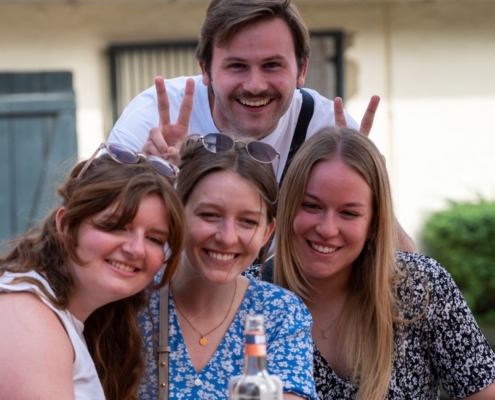 Micromata-Sommerfest 2025 auf Gut Waitzrodt: Gruppenselfie