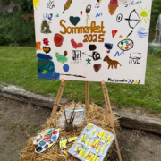 Micromata-Sommerfest 2025 auf Gut Waitzrodt: Staffelei mit Gemeinschaftsgemälde.