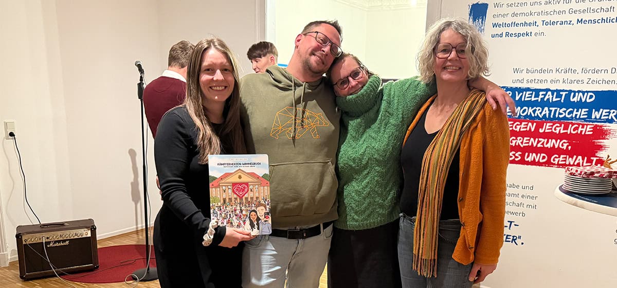 launch-wimmelbuch-kaempferherzen-regenbogenpapi-1200x560-neu