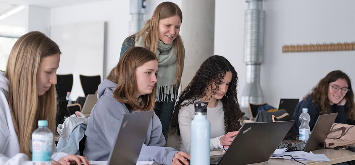 girls-go-informatics-april-2026-1200x560