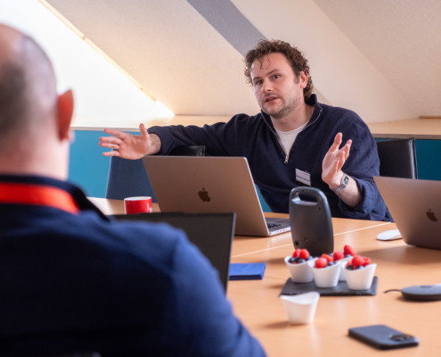 -Tutor Sebastian Käßinger auf der AI Connect im Mai 2026 bei Micromata.-05-21_100619__DSF9813 Unser KI-Tutor Sebastian Käßinger auf der AI Connect im Mai 2026 bei Micromata.